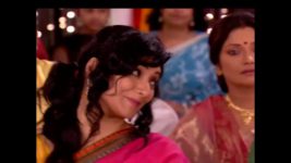 Mon Niye Kachakachi S03 E17 Parama sings a song