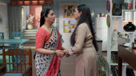 Aai Kuthe Kay Karte S01 E1039 Arundhati Comforts Veena