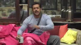 Bigg Boss (Colors tv) S11 E07 Choose your queen!