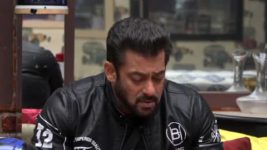 Bigg Boss (Colors tv) S11 E15 Hina and Arshi in Sultani Akhada!