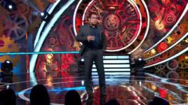 Bigg Boss (Colors tv) S11 E40 Akash's attitude angers Salman