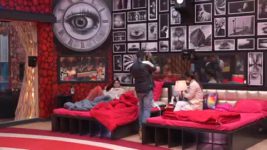 Bigg Boss (Colors tv) S11 E45 The lovebirds part ways!