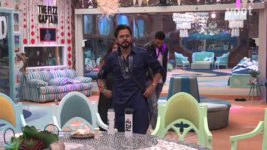 Bigg Boss (Colors tv) S12 E40 Bigg Boss