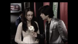 Miley Jab Hum Tum S03 E61 Samrat Gives Gunjan A Rose