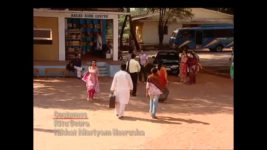 Miley Jab Hum Tum S06 E29 Nupur Faints at Bus Stop