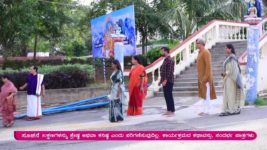 Lakshana S01 E557 Shakuntala welcomes three daughters-in-law!