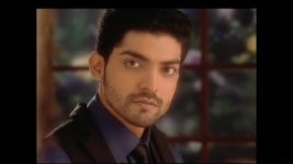 Geet Hui Sabse Parayi S03 E19 Maan and Geet in bed together