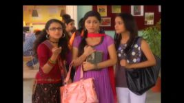 Navya Naye Dhadkan Naye Sawaal S01 E04 Ritika invites Navya