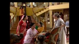 Bodhuboron S08E01 Kanak takes a brave decision Full Episode