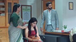 Keh Doon Tumhein (Star Plus) S01 E51 Kirti Trembles in Fear