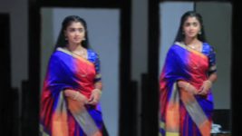 Lakshmi Baramma S02 E181 Lakshmi stars in Vaishnav's album