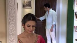 Yeh Hai Mohabbatein S09E01 Madhavi makes fun of Santosh Full Episode