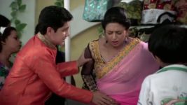 Yeh Hai Mohabbatein S19E10 Adi saves Ishita! Full Episode