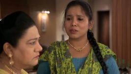 Yeh Hai Mohabbatein S26E08 Drunk Santosh Embarrasses Nidhi Full Episode