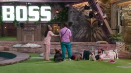 Bigg Boss (Colors tv) S17 E38 Neil-Aishwarya vs Khanzaadi!