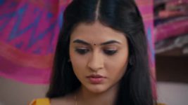 Mehndi Hai Rachne Waali (star plus) S01E34 Raghav Escapes Unhurt Full Episode