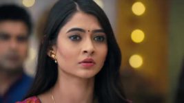 Mehndi Hai Rachne Waali (star plus) S01E49 Raghav Arrives with Proof Full Episode