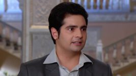 Yeh Rishta Kya Kehlata Hai S25E21 Naksh panics on seeing the police Full Episode