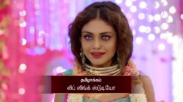 Adhe Kangal S01E112 Vedashree Saves Piya Full Episode