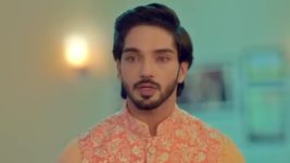 Adhe Kangal S01E304 Piya Leaves the House Full Episode