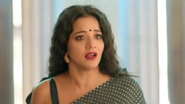 Adhe Kangal S01E387 Abhay in Distress? Full Episode