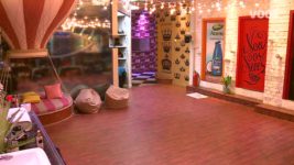 Bigg Boss (Colors tv) S13 E115 Rotiyon pe chidi Rashami-Mahira ki jung!