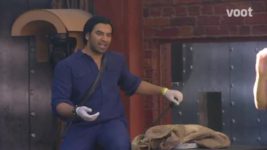 Bigg Boss (Colors tv) S13 E125 OMG! Vikas knocks Himanshi out?