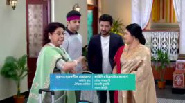 Tumi Ashe Pashe Thakle S01 E73 Ranajit Harasses Parvati