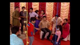 Tumi Asbe Bole S06E04 Soumya visits the puja pavilion Full Episode