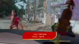 Madhuranagarilo (Star Maa) S01 E319 Radha Helps a Stranger