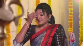 Agni Sakshi S01E695 Shanmukha Meets Chinna Full Episode