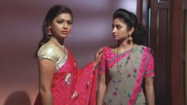 Kumkuma Puvvu (Maa Tv) S08 E17 What are Siri, Renuka up to?