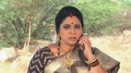 Kumkuma Puvvu (Maa Tv) S08 E172 Who is Blackmailing Jayanthi?