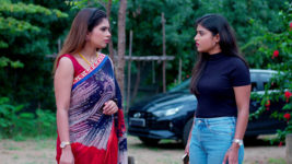 Kumkuma Puvvu (Maa Tv) S08 E2060 Will Asha Escape Trouble?