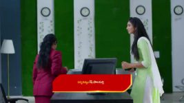 Yeto Vellipoyindhi Manasu S01 E18 Srilatha's Threat to Dhana