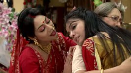 Bodhuboron S20E19 An Upset Sriparna Faints! Full Episode