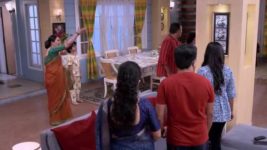 Nivedita Majhi tai S01 E93 Gharache Darvaze Nivedita Saathi Band