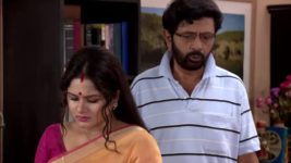 Chokher Tara Tui S14E21 Rishi tries to escape Full Episode