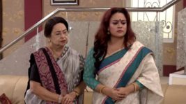 Chokher Tara Tui S17E10 Madhusree Has a Plan Full Episode