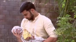 Mere Angne Mein S16E18 Aarti Saves The Baby Full Episode