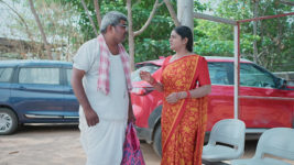 Karthika Deepam S04 E38 Deepa Assures Kadiyam