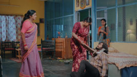 Karthika Deepam S04 E63 Deepa Warns Narsimha