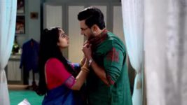 Mon Phagun S01E99 Somraj Apologises to Thammi Full Episode