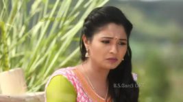 Nenjam Marapathillai S01E14 Velraj Clears Saranya's Doubts Full Episode