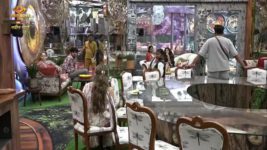 Bigg Boss Marathi S05 E03 Bed Varun Bhandhan: Nikki vs Varsha