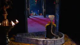 Naagin (Colors tv) S03 E05 Vish claims Yuvraj's life