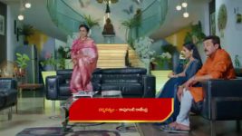 Karthika Deepam S02 E137 Swapna Receives a Shocking News