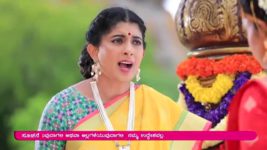 Lakshmi Baramma S02 E402 Keerthi overpowers Kaveri