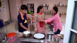 Tu Bhetashi Navyane S01 E26 Abhimanyu Goes Vegetable Shopping