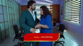 Yeto Vellipoyindhi Manasu S01 E164 Seethakanth in Huge Trouble